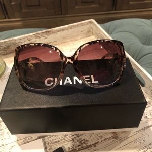 Leopard print oversized sunglasses